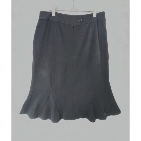 Black Pencil Skirt With Flared‎ Hem Size 12 office Work classic cute basic sexy - Picture 2 of 7